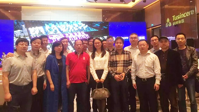 手机看片网址参加清华无锡同学会